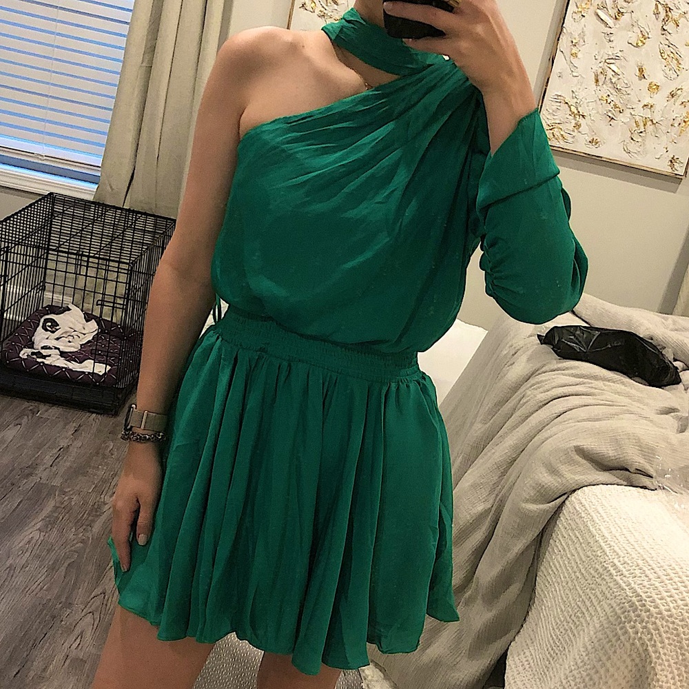 Green one-shoulder dress